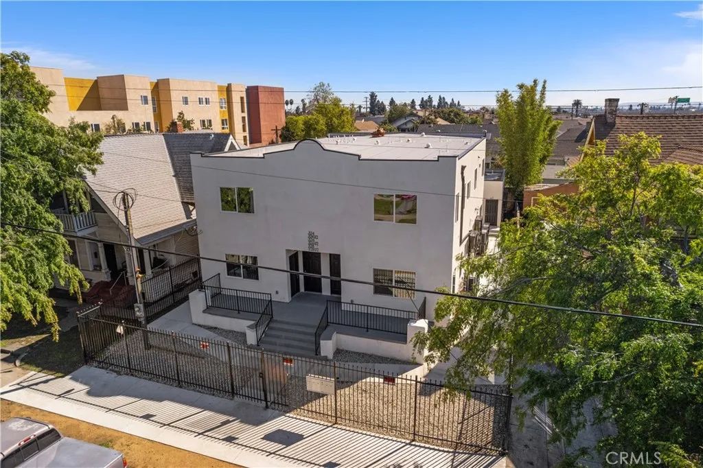 324 W 51st St, Los Angeles, CA 90037
