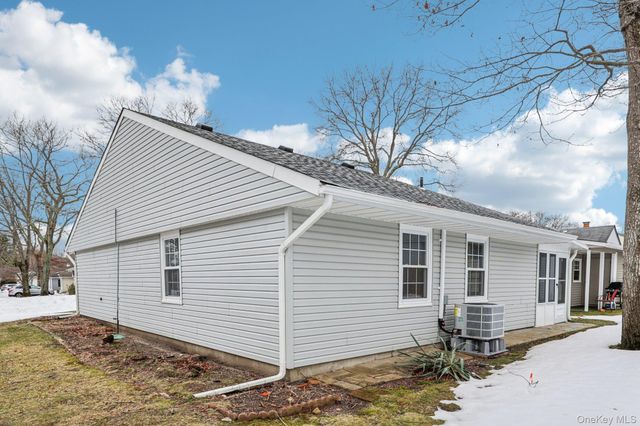 151 Laurance Lane, Ridge, NY 11961