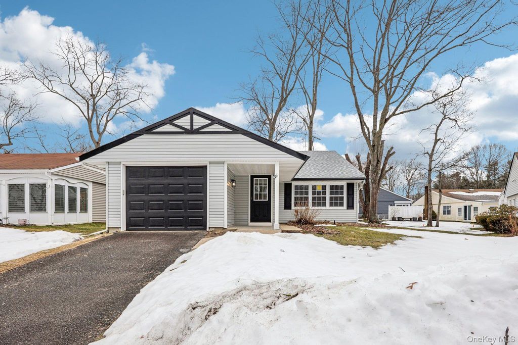 151 Laurance Lane, Ridge, NY 11961