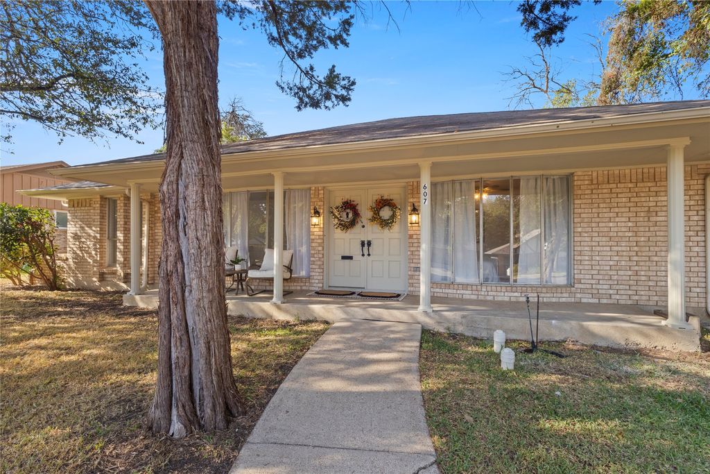 607 Parkwood Circle, Duncanville, TX 75116 — exterior