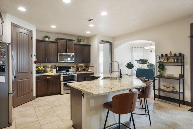 6036 N Sandia Court NE, Rio Rancho, NM 87144