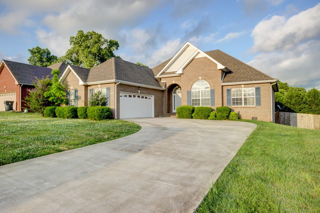 3283 Twelve Oaks Blvd, Clarksville, TN 37042