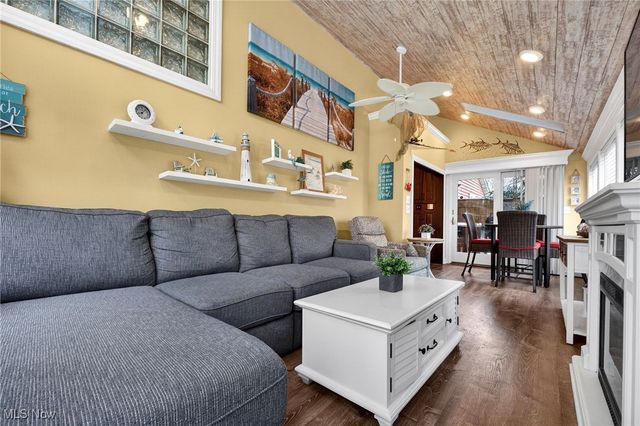 13817 Lakewood Heights Boulevard, Lakewood, OH 44107