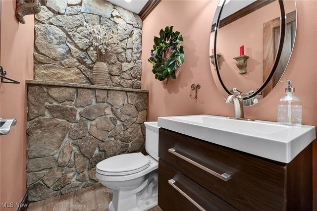 13817 Lakewood Heights Boulevard, Lakewood, OH 44107