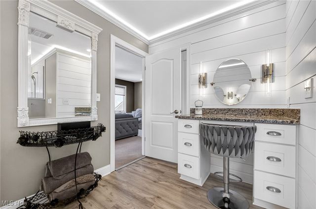 13817 Lakewood Heights Boulevard, Lakewood, OH 44107