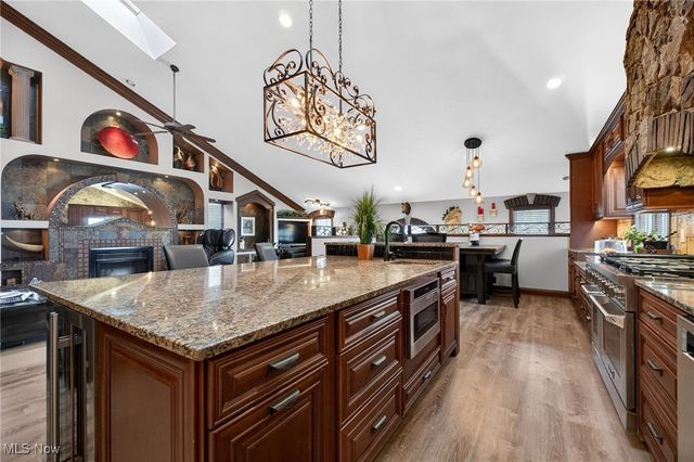 13817 Lakewood Heights Boulevard, Lakewood, OH 44107