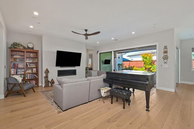 3532 Panorama St, Folsom, CA 95630