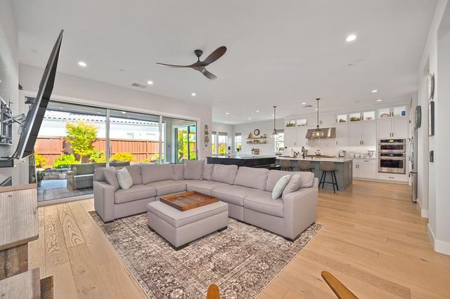 3532 Panorama St, Folsom, CA 95630