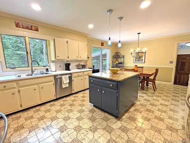 24 Ryan Drive, West Hurley, NY 12491
