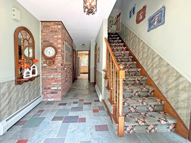 24 Ryan Drive, West Hurley, NY 12491