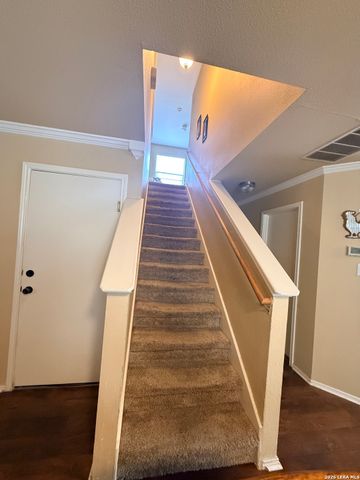 10526 Springwood Sq, Universal City, TX 78148