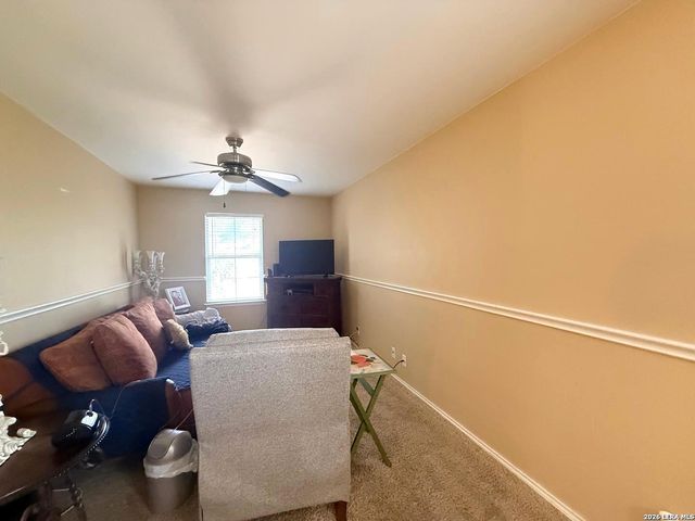 10526 Springwood Sq, Universal City, TX 78148
