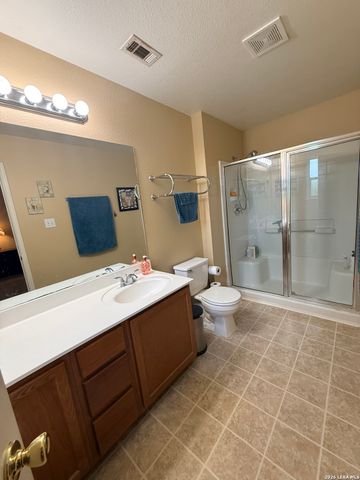 10526 Springwood Sq, Universal City, TX 78148