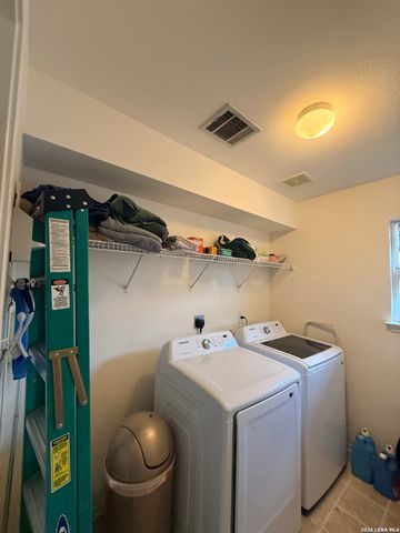 10526 Springwood Sq, Universal City, TX 78148
