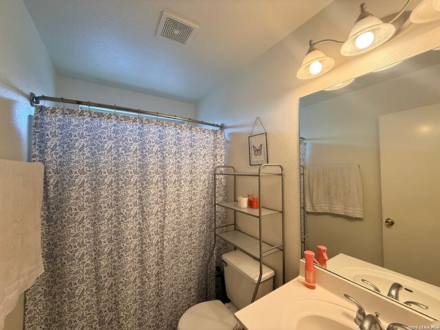 10526 Springwood Sq, Universal City, TX 78148