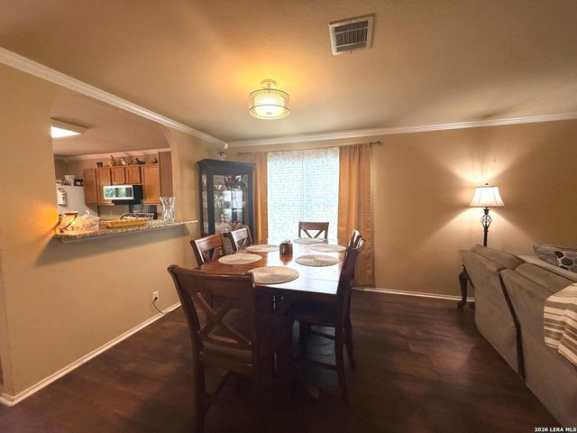 10526 Springwood Sq, Universal City, TX 78148