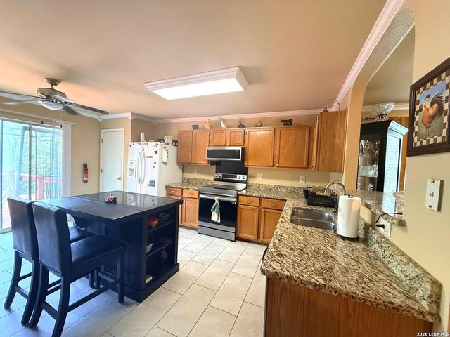 10526 Springwood Sq, Universal City, TX 78148