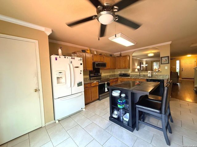 10526 Springwood Sq, Universal City, TX 78148