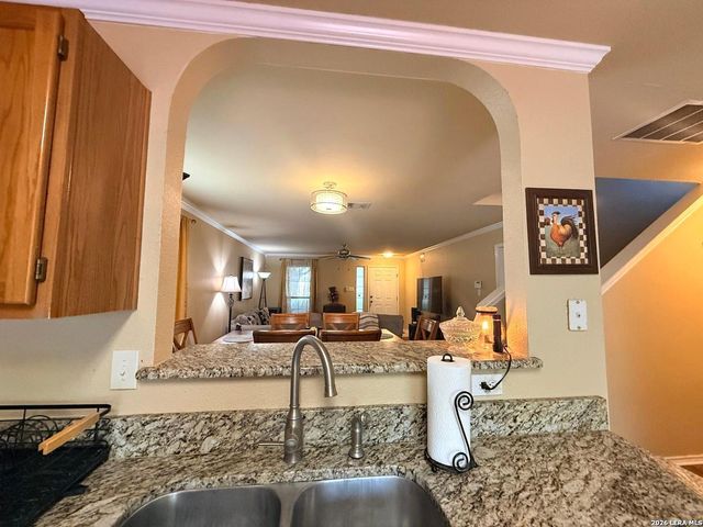 10526 Springwood Sq, Universal City, TX 78148