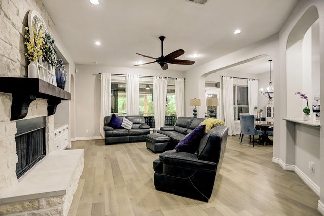 409 Holly Forest Drive, Conroe, TX 77384