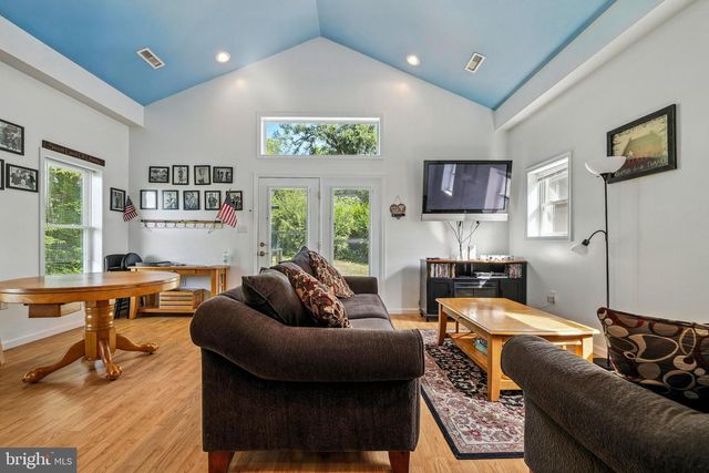 107 VIRGINIA AVE, Shenandoah, VA 22849