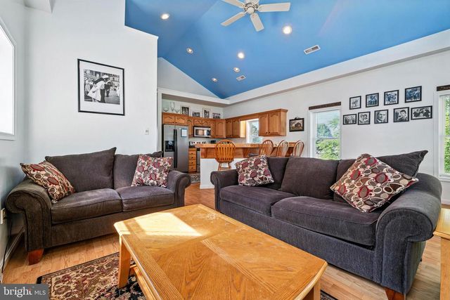 107 VIRGINIA AVE, Shenandoah, VA 22849