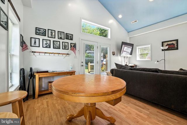 107 VIRGINIA AVE, Shenandoah, VA 22849