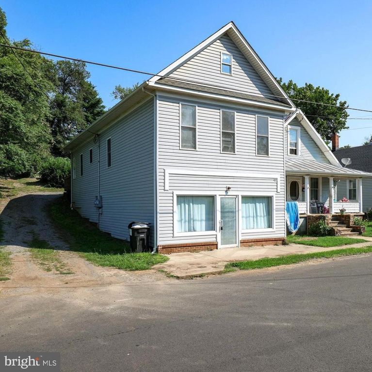 107 VIRGINIA AVE, Shenandoah, VA 22849