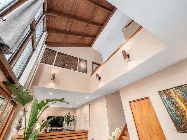 5303 Grosbeak Glen, Orient, OH 43146