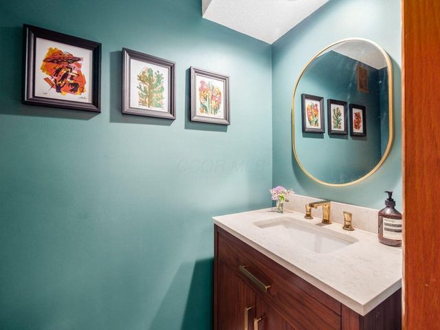 5303 Grosbeak Glen, Orient, OH 43146