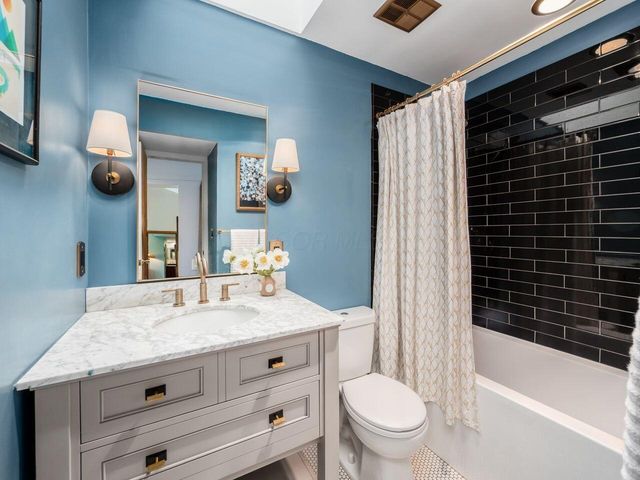 5303 Grosbeak Glen, Orient, OH 43146