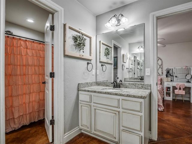 30365 Buck Lane, Mcloud, OK 74851