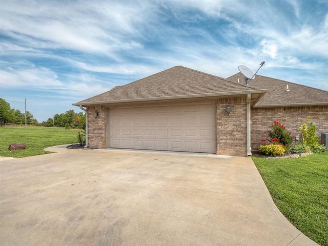 30365 Buck Lane, Mcloud, OK 74851