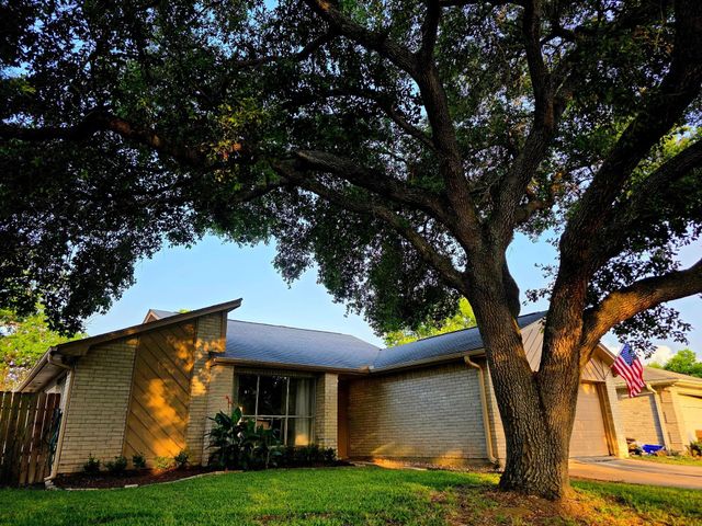 10103 King Ranch Lane, Sugar Land, TX 77498