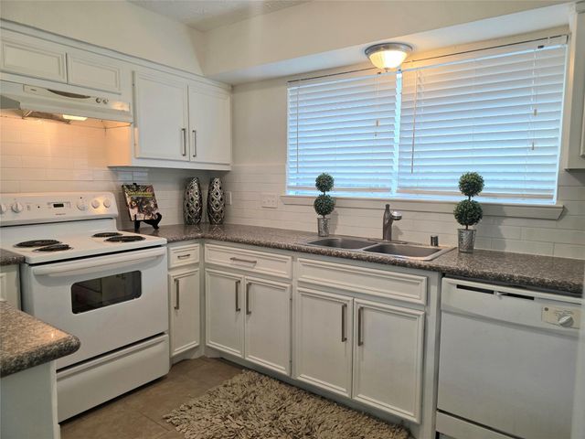 10103 King Ranch Lane, Sugar Land, TX 77498