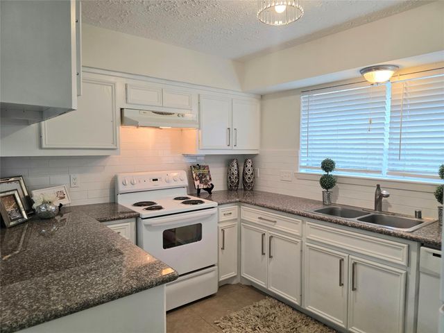 10103 King Ranch Lane, Sugar Land, TX 77498