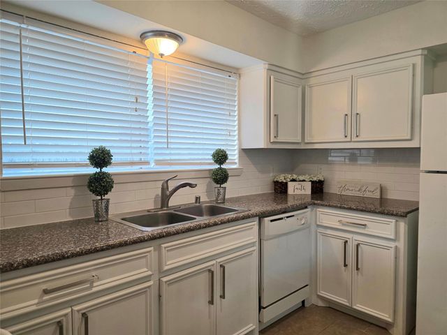 10103 King Ranch Lane, Sugar Land, TX 77498