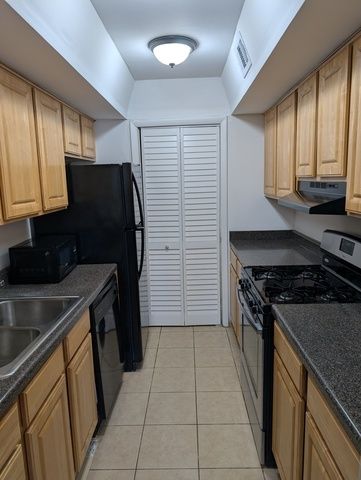1756 Fayette C, Hoffman Estates, IL 60169