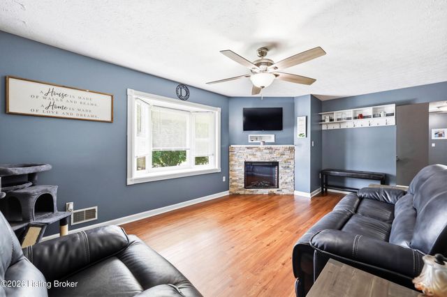 225 Melwood Dr, Shepherdsville, KY 40165