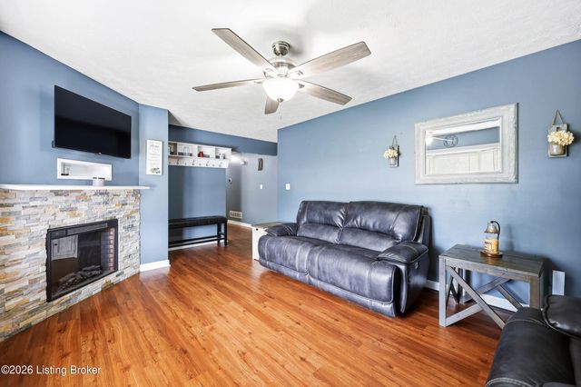 225 Melwood Dr, Shepherdsville, KY 40165