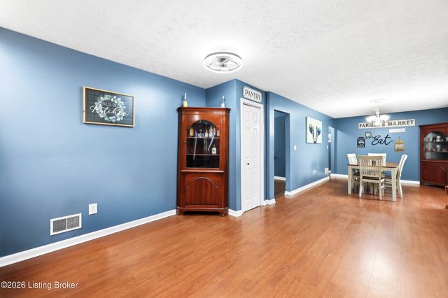 225 Melwood Dr, Shepherdsville, KY 40165