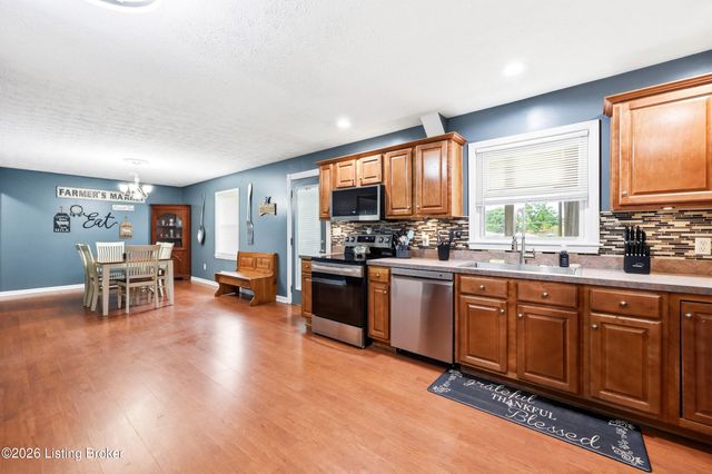 225 Melwood Dr, Shepherdsville, KY 40165