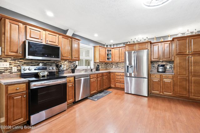 225 Melwood Dr, Shepherdsville, KY 40165