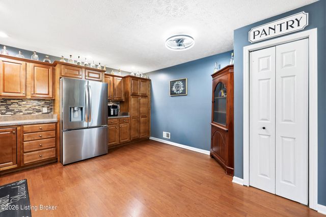 225 Melwood Dr, Shepherdsville, KY 40165