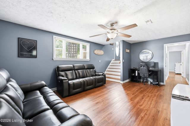 225 Melwood Dr, Shepherdsville, KY 40165