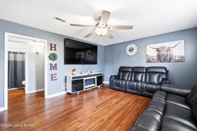 225 Melwood Dr, Shepherdsville, KY 40165