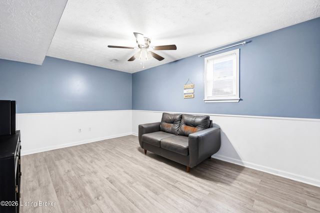 225 Melwood Dr, Shepherdsville, KY 40165