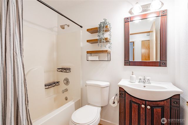 6715 3rd Way SE, Lacey, WA 98503