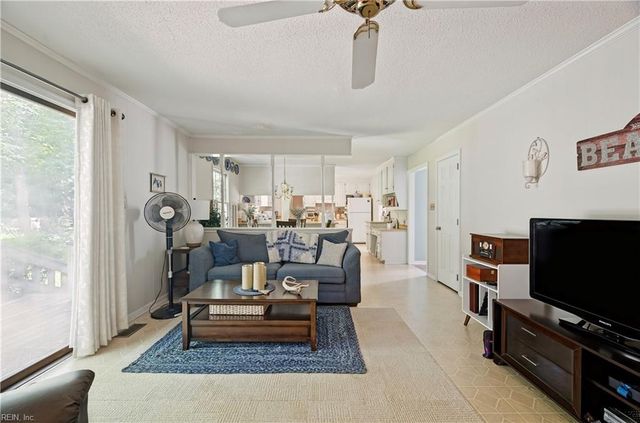 5 Kramer CT, Hampton, VA 23664
