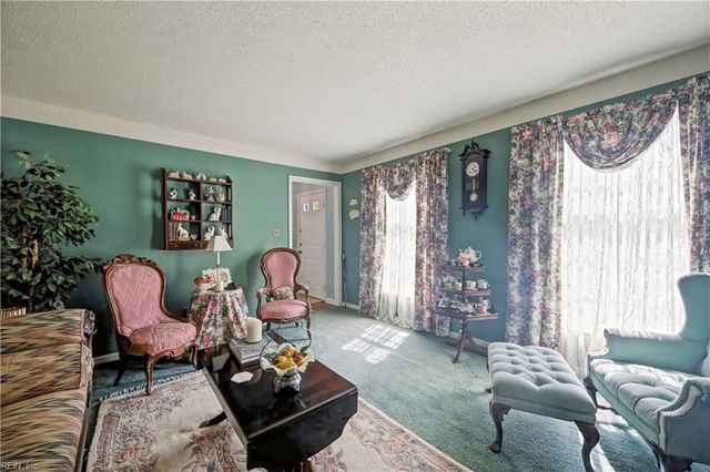 5 Kramer CT, Hampton, VA 23664
